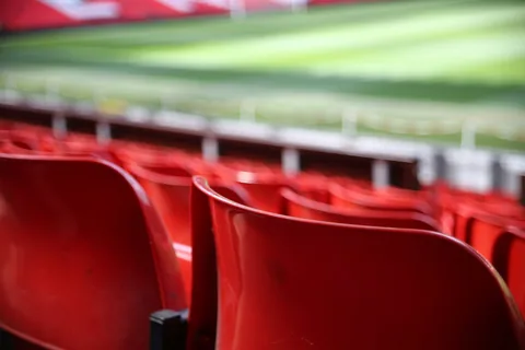 2-0！英超爆大冷，垫底队掀翻第3，曼联获良机：赢球即首次进前3（配图示意）